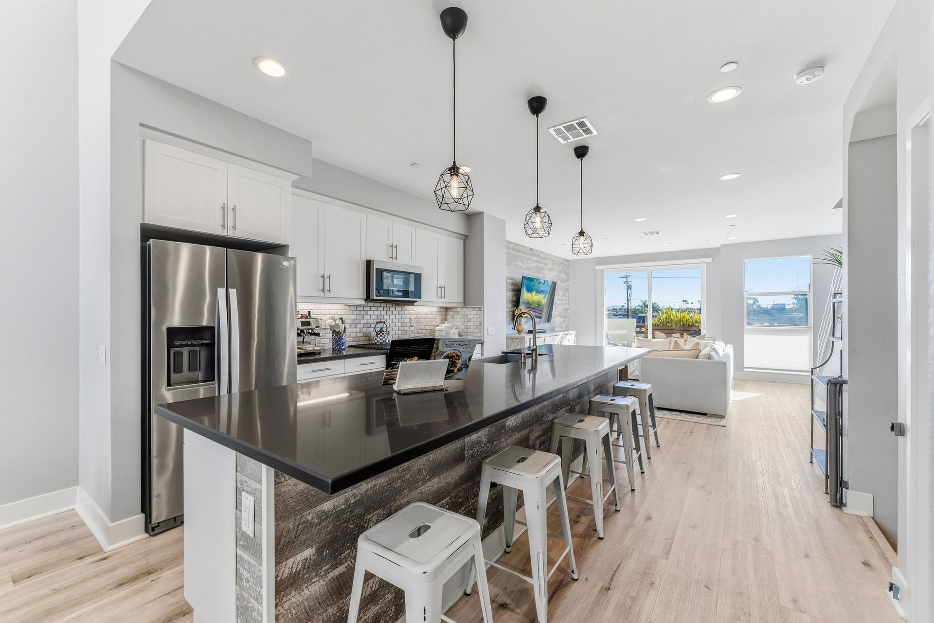 1650 Topanga