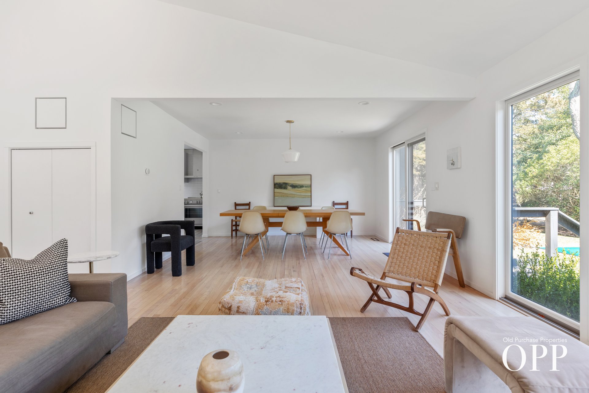 A MODERN RETREAT IN PRIME LOCATION