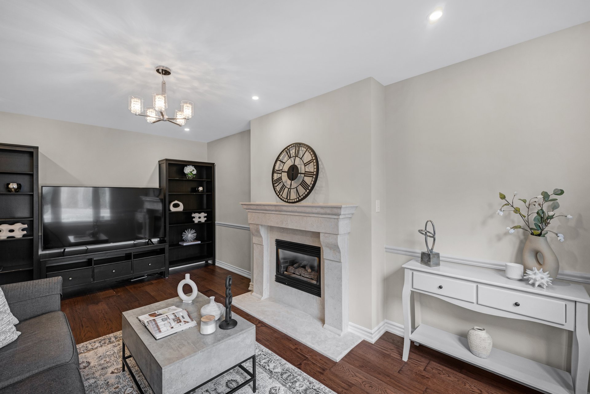 1053 Red Pine Cres