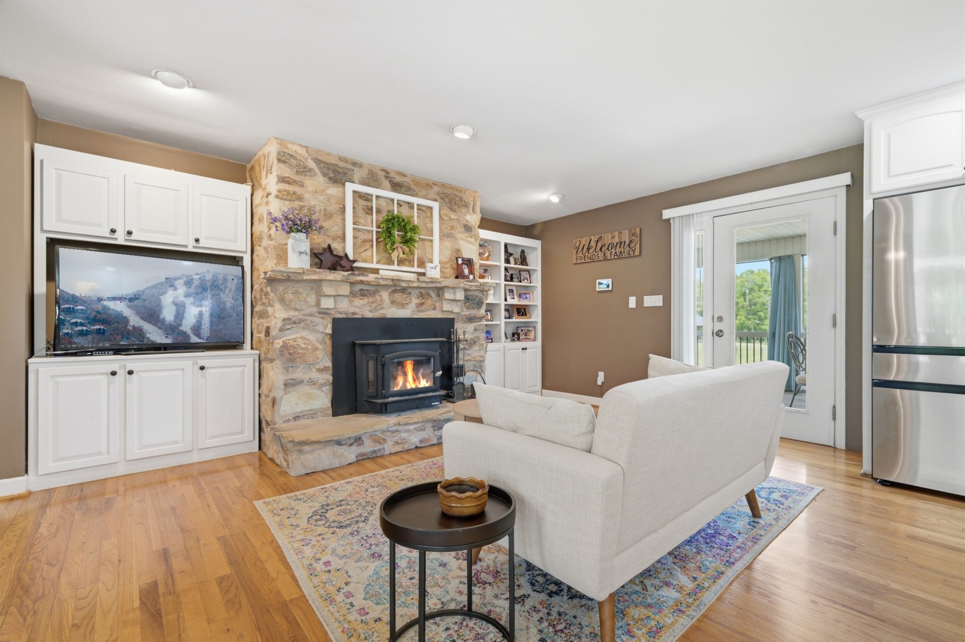 1425 Hobson Rd