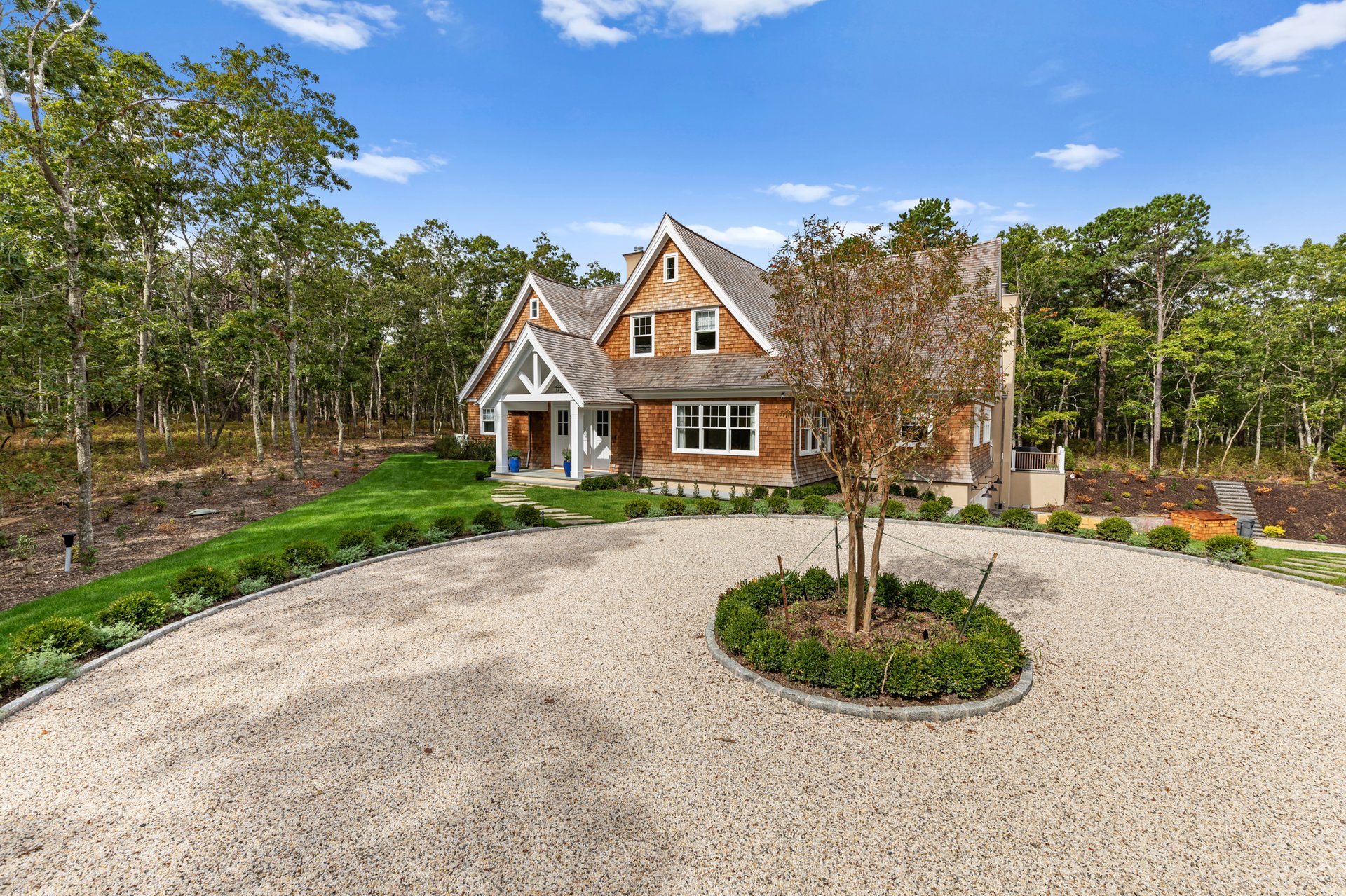417 Edge of Woods Road