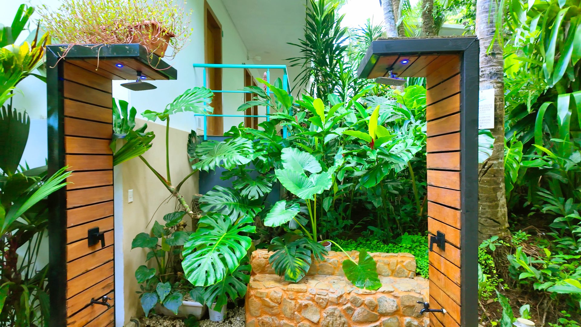 22 Unit Tropical Boutique Hotel steps from Manuel Antonio Park & Beach