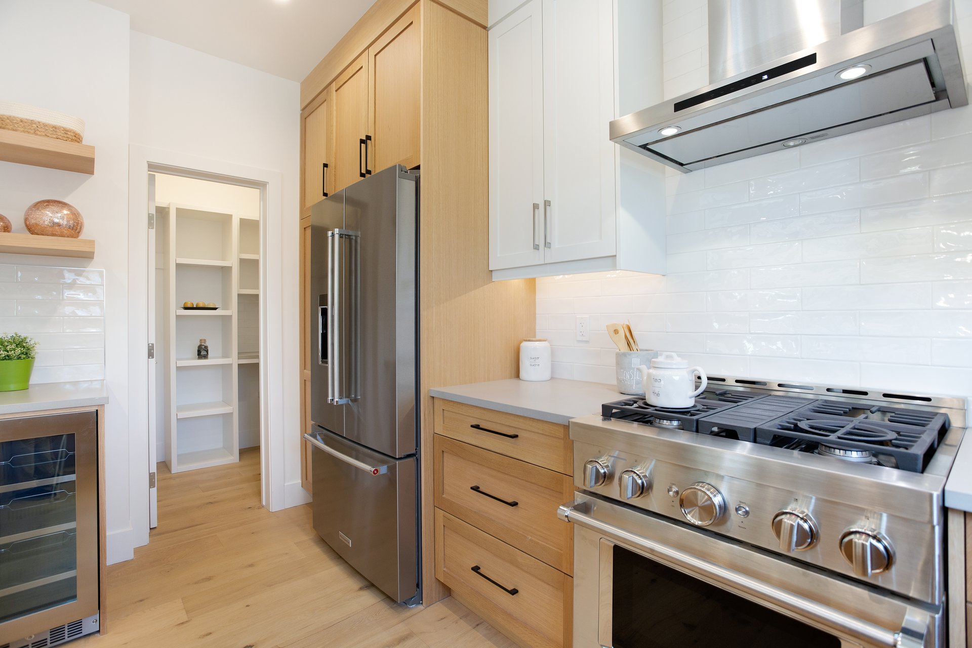 2(SE) - 833 6th Street