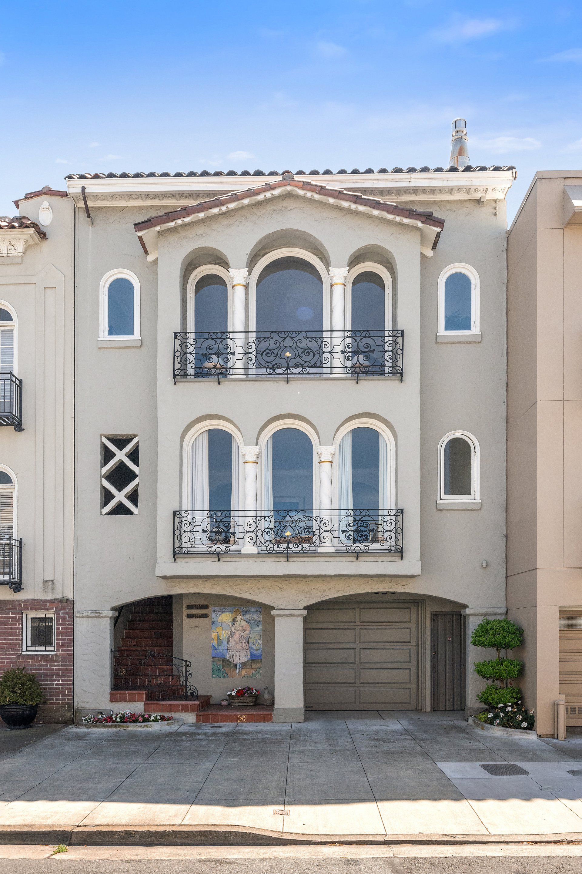 Stylishly Renovated & Palace-Adjacent