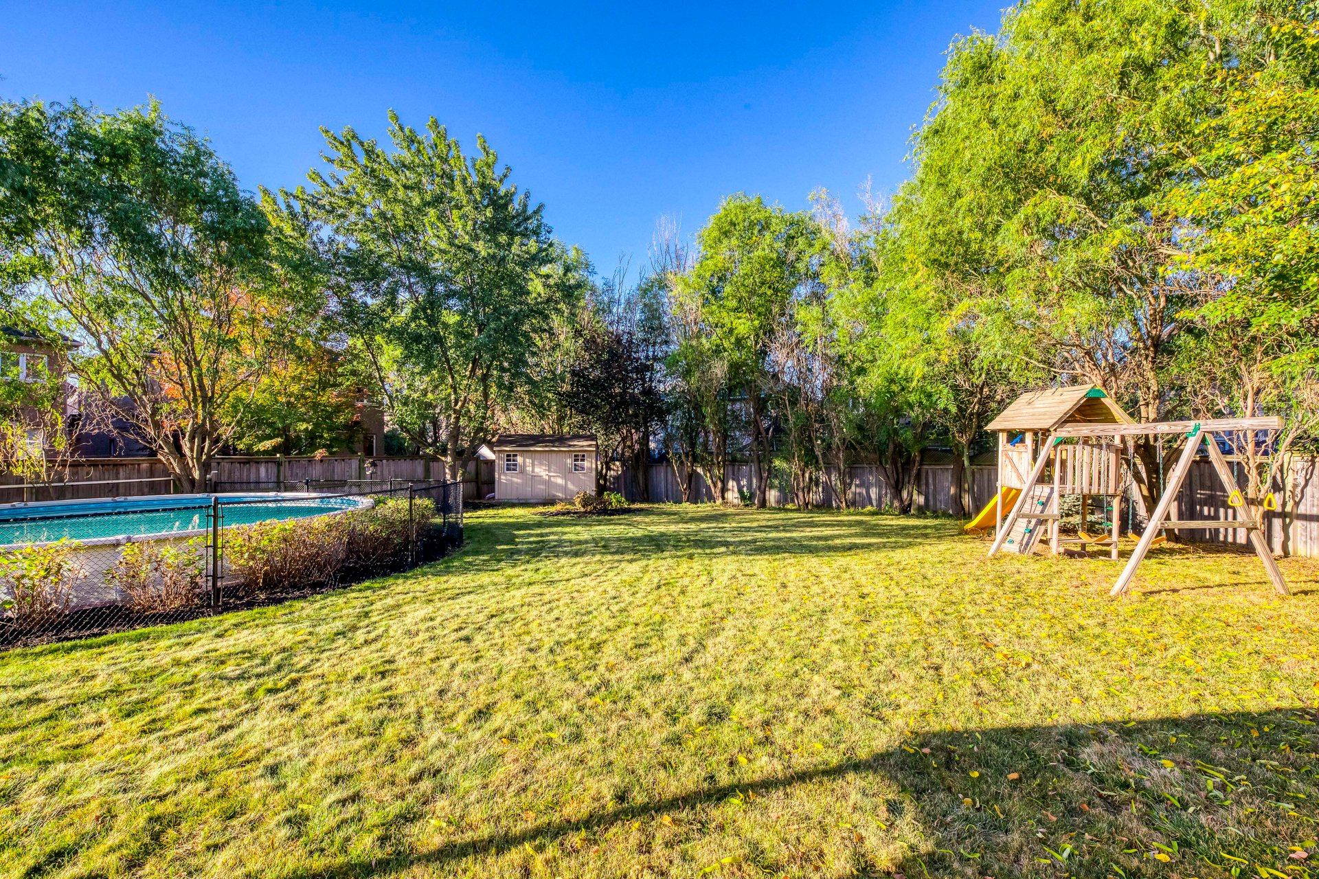 1215 Jezero Cres