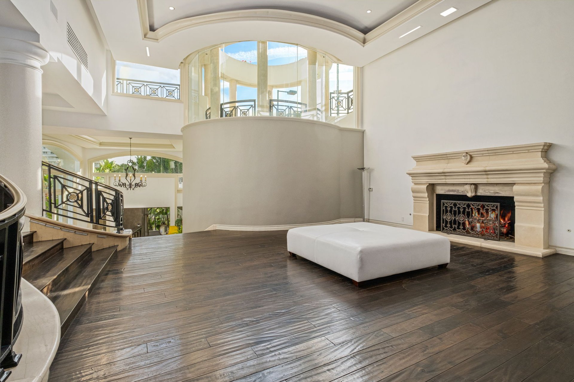1235 Sierra Alta Way