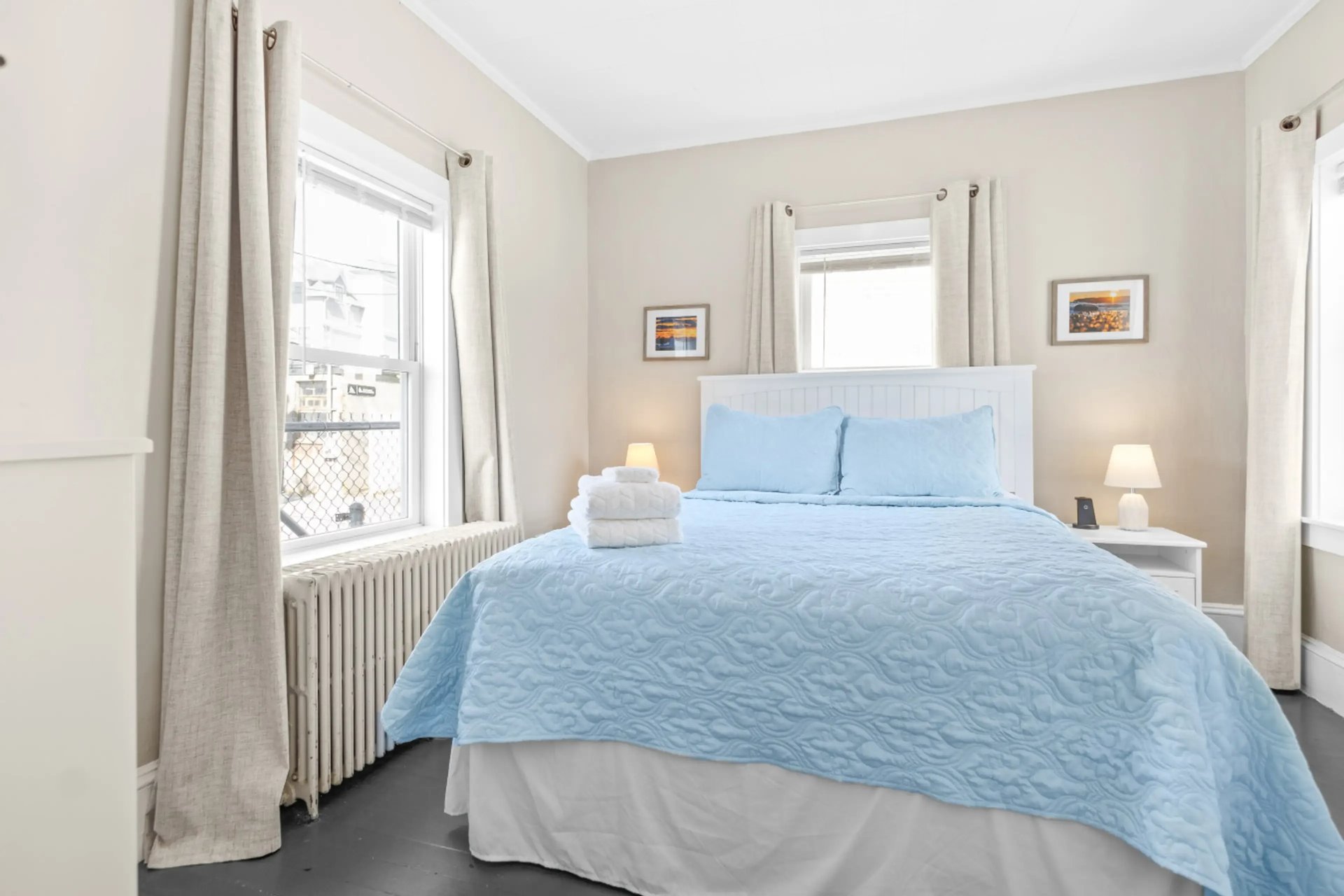 First Floor Apartment Near the Cliff Walk and More