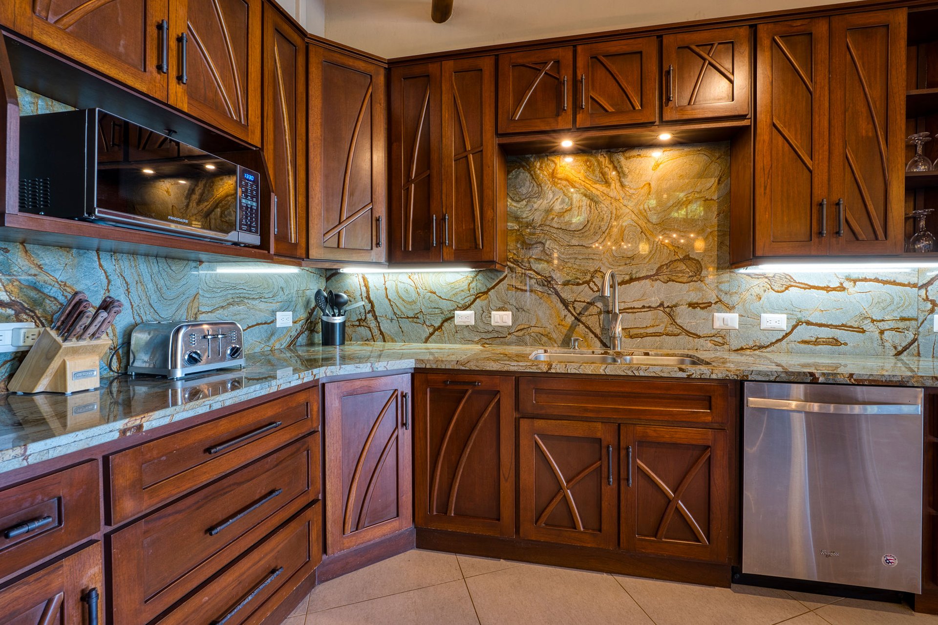Casa Bambú – LUXURY 5 BEDROOM ESTATE WITH EXCEPTIONAL OCEAN VIEWS