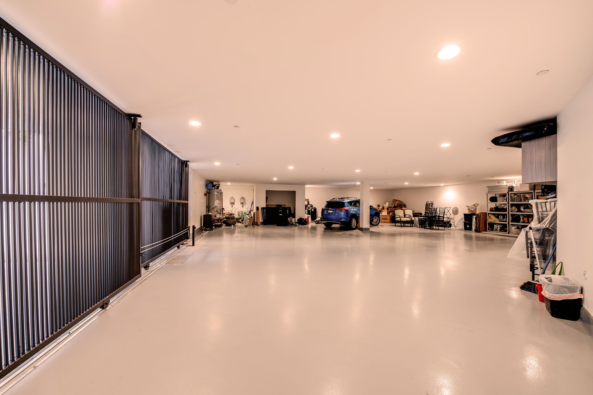565 Evelyn Pl