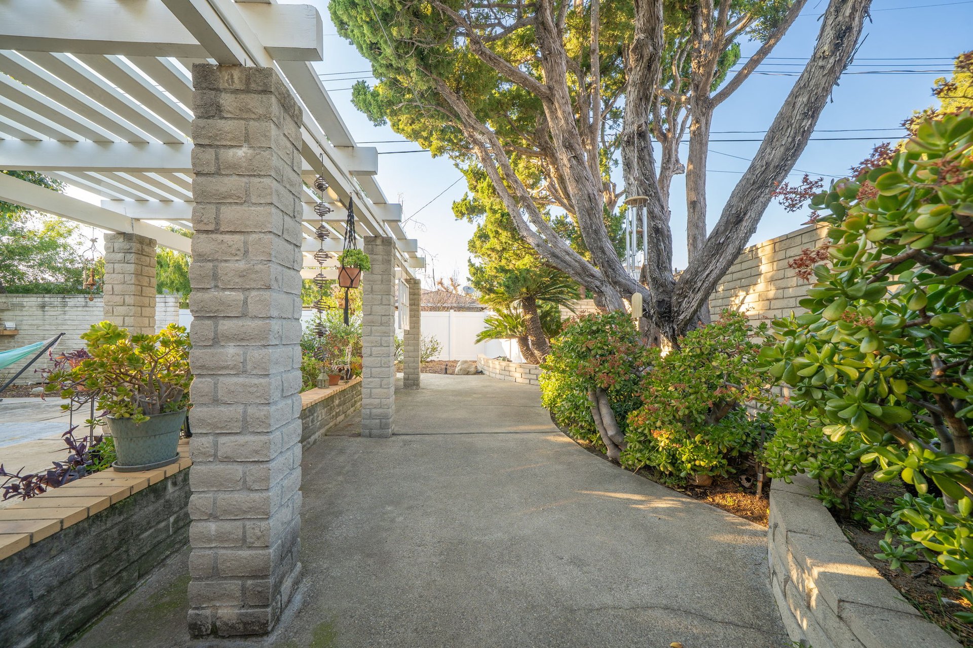 897 Ottawa Drive
