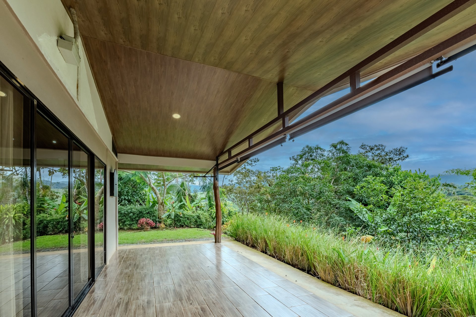 Multi-Family Compound, 4 Fully Furnished Units | 15 Minutes to the Beach