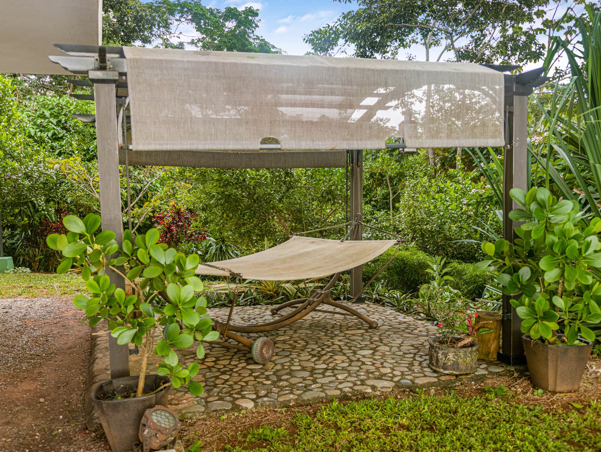 Nativa Contemporary Infinity Views | Luxury Rainforest Estate with Pacific Ocean Views