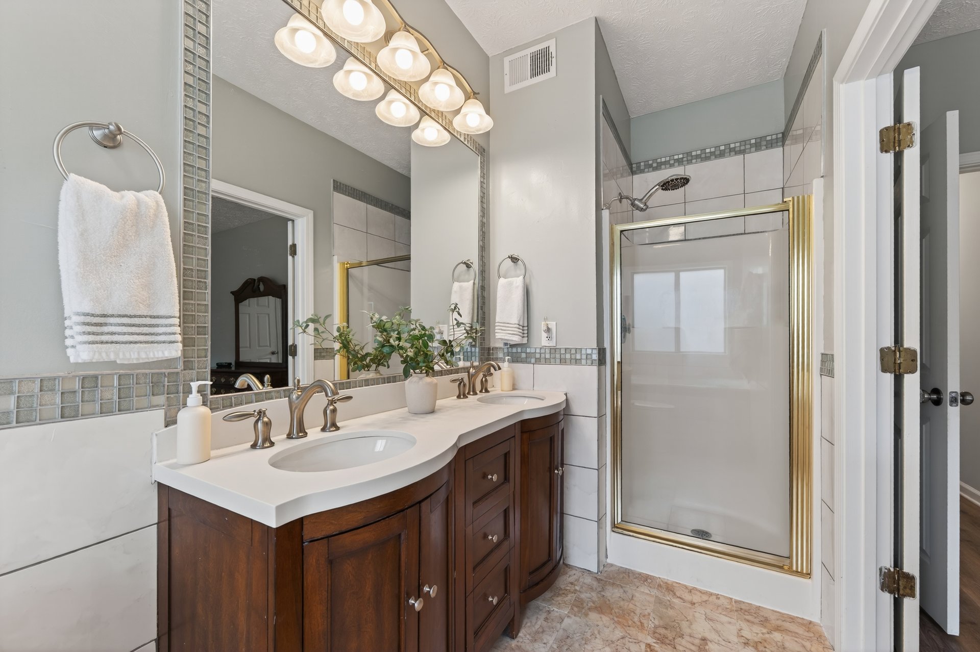 2800 Laurelwood Lane