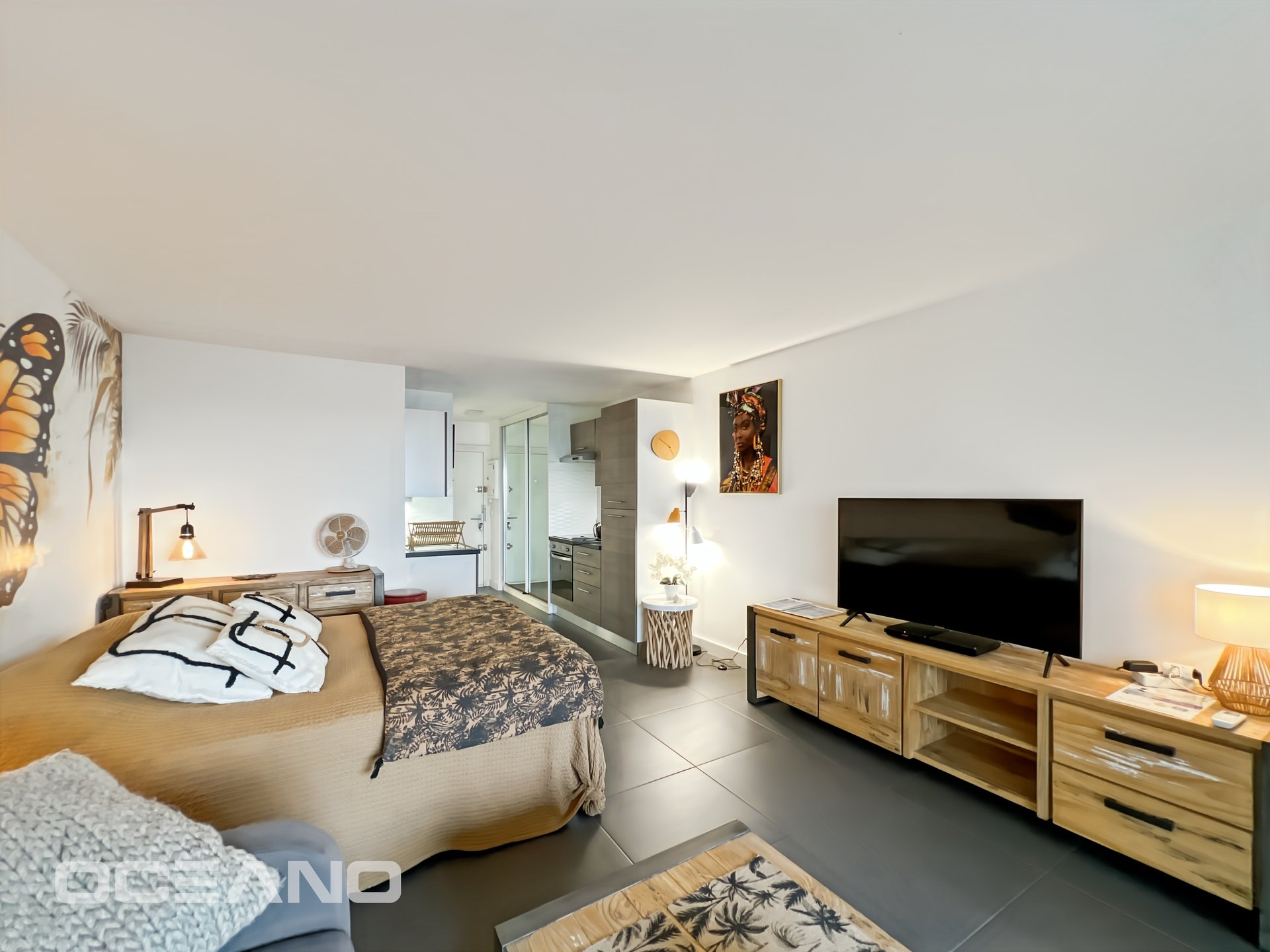 Sea View Apartment with Terrace & Pool