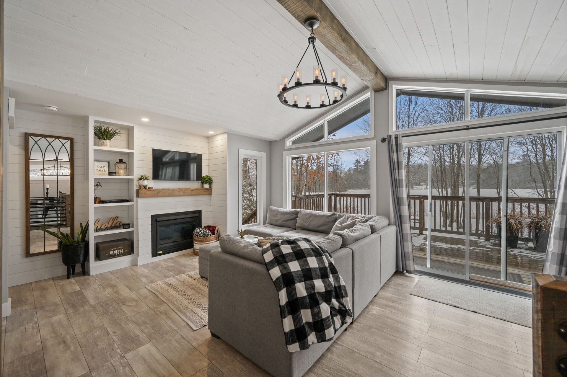Cash Flow Lakeside Cottage