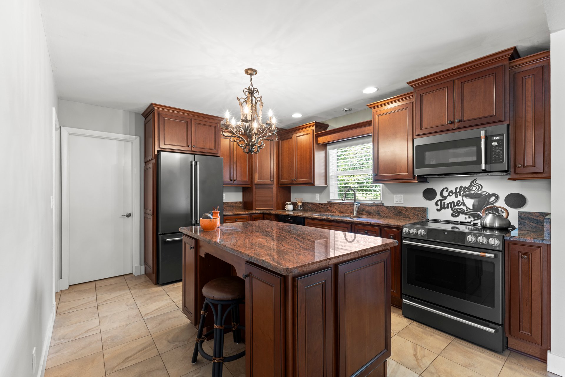 805 Wellington Dr 
