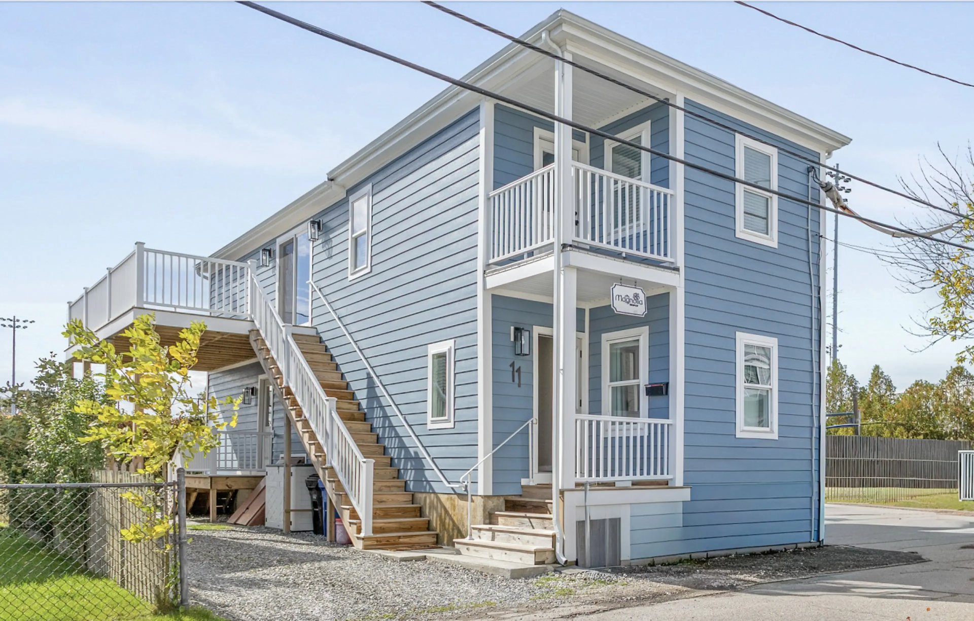First Floor Apartment Near the Cliff Walk and More