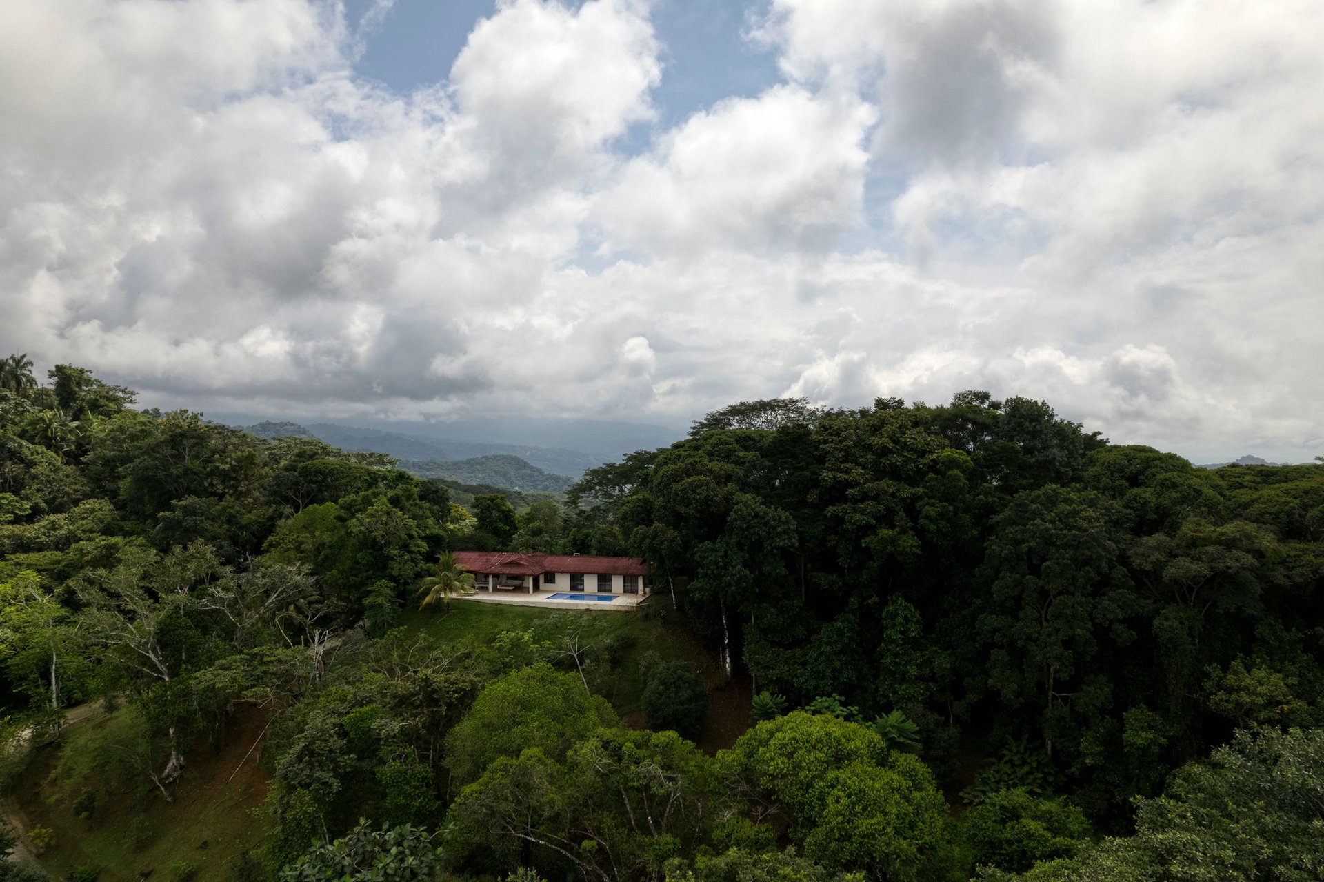 OCEAN AND MOUNTAIN VIEW 3 BEDROOM HOME WITH POOL IN LAGUNAS
