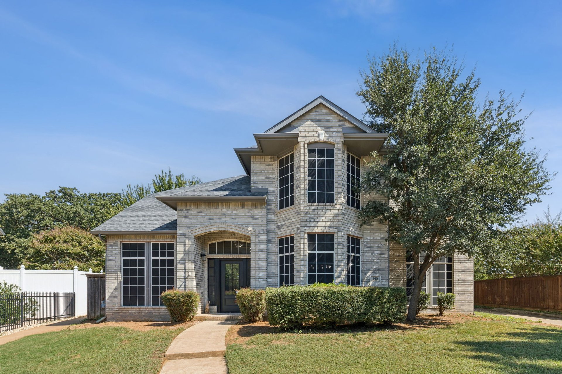 915 Inverness Circle