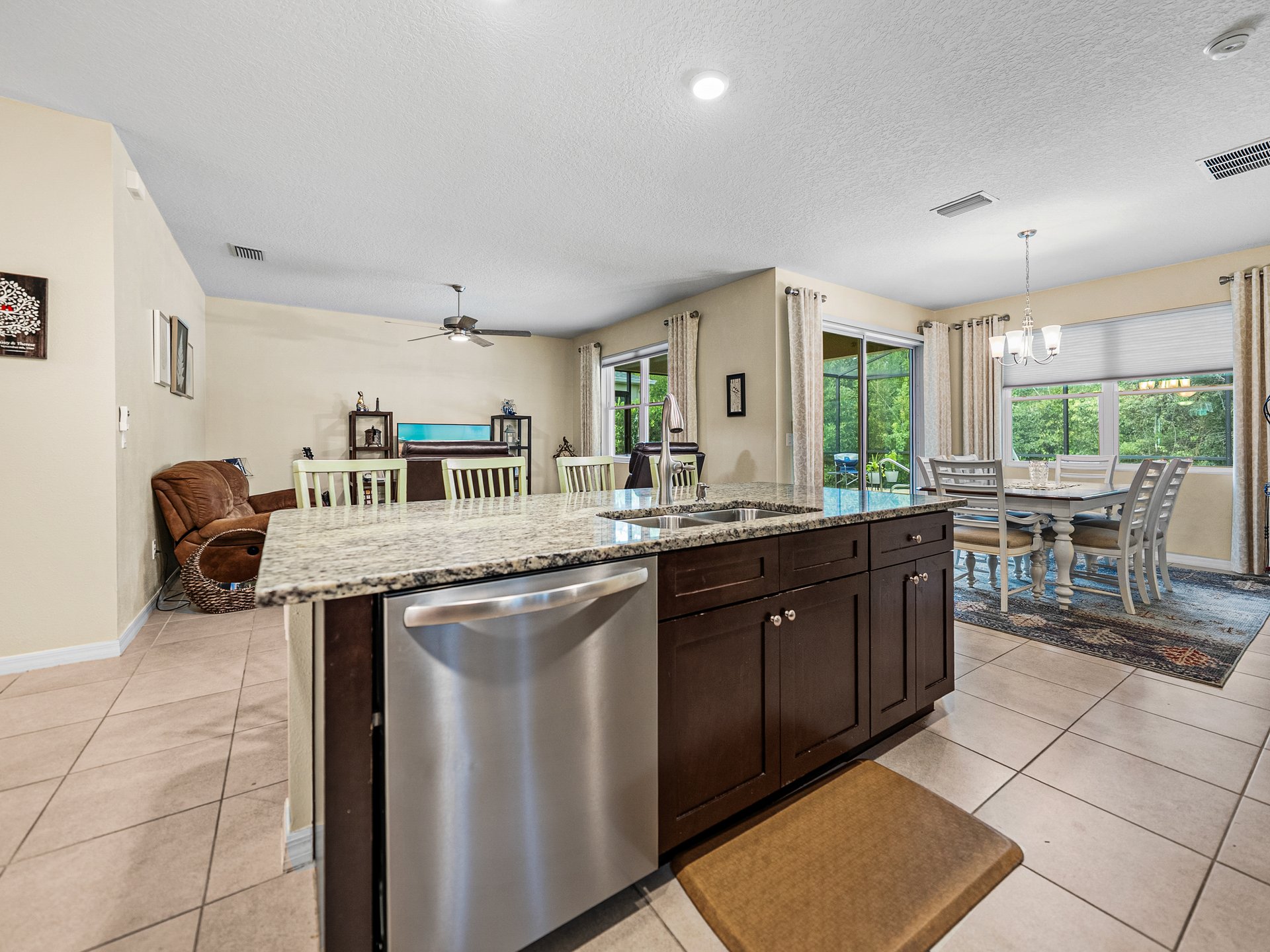 12615 EASTPOINTE DR