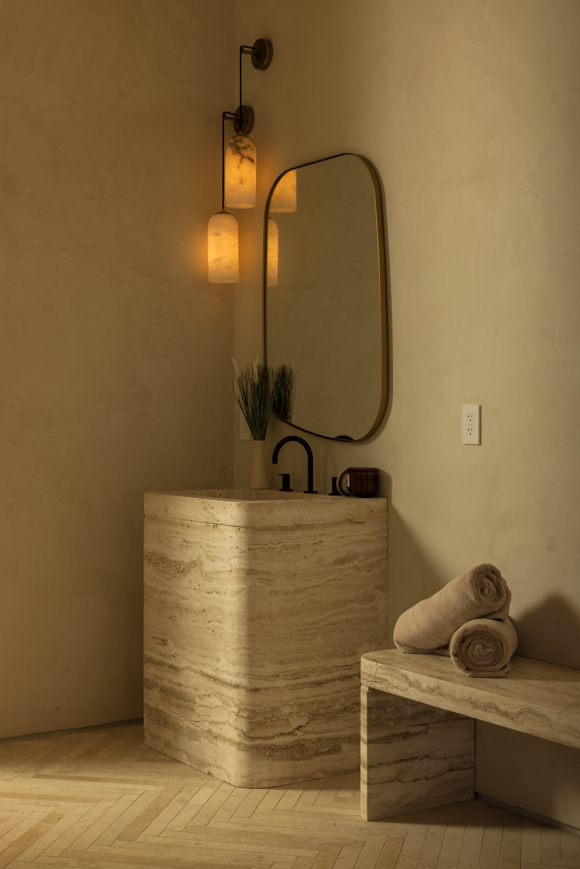 9262 Thrush Way, Hollywood Hills