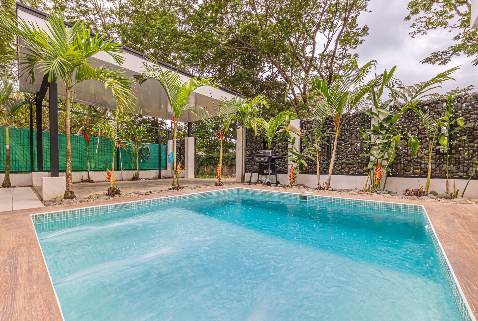 Comfortable 3-Bedroom Pool Home Near Beaches, Parks, and Restaurants