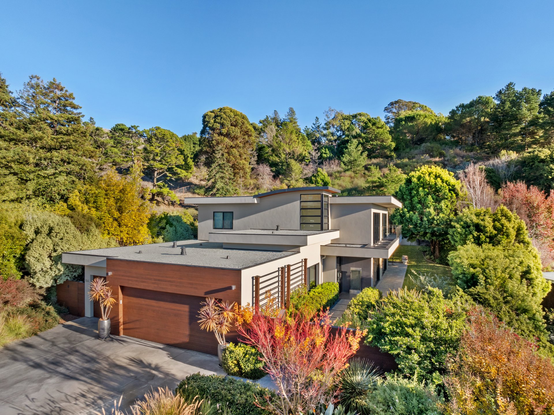 Stylish and Contemporary Custom Residence
