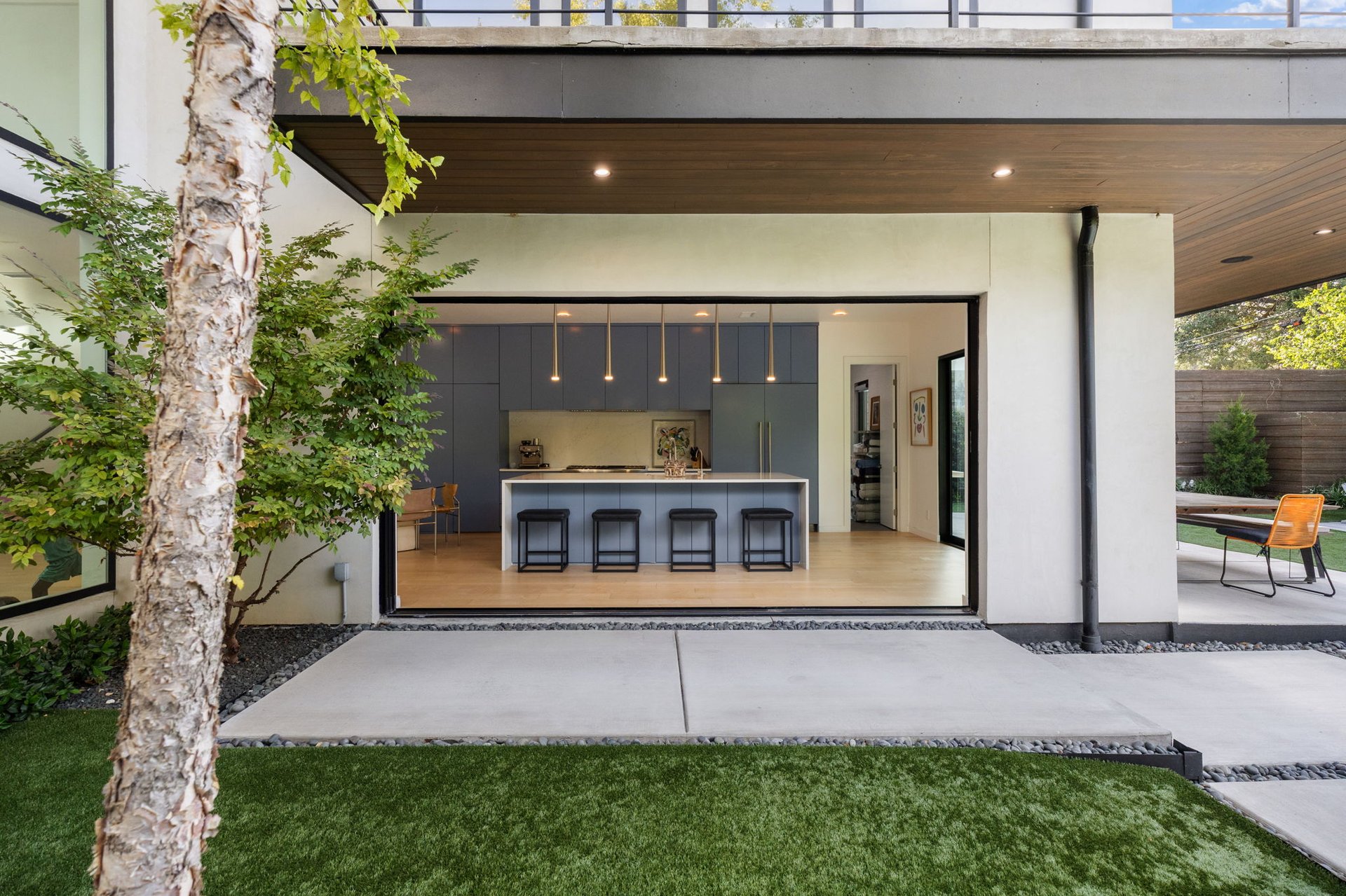 423 W Colorado Boulevard