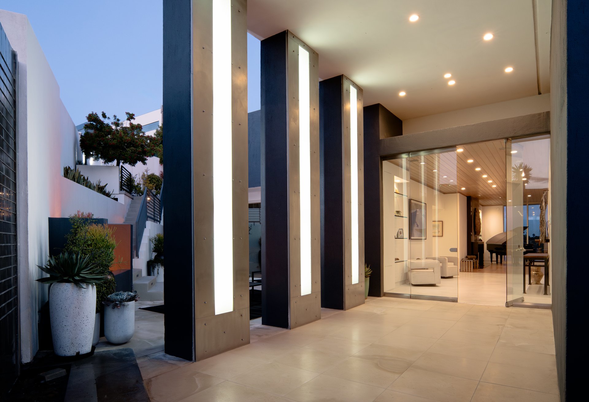 1646 Blue Jay Way, Bird Streets