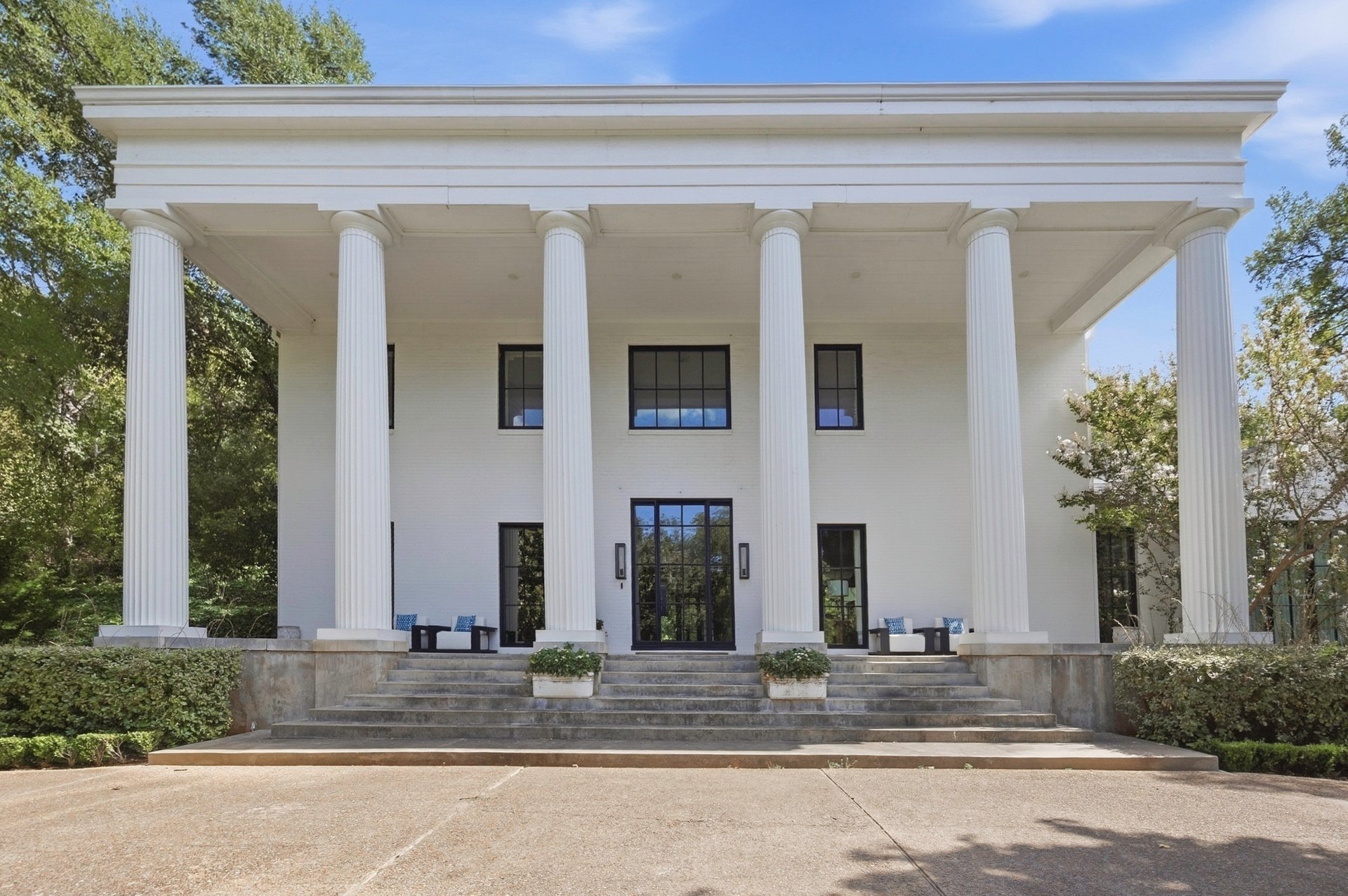 6125 Westover Drive