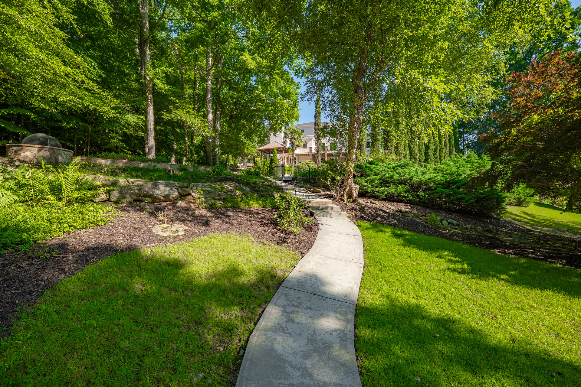 1055 Hedgerose Lane