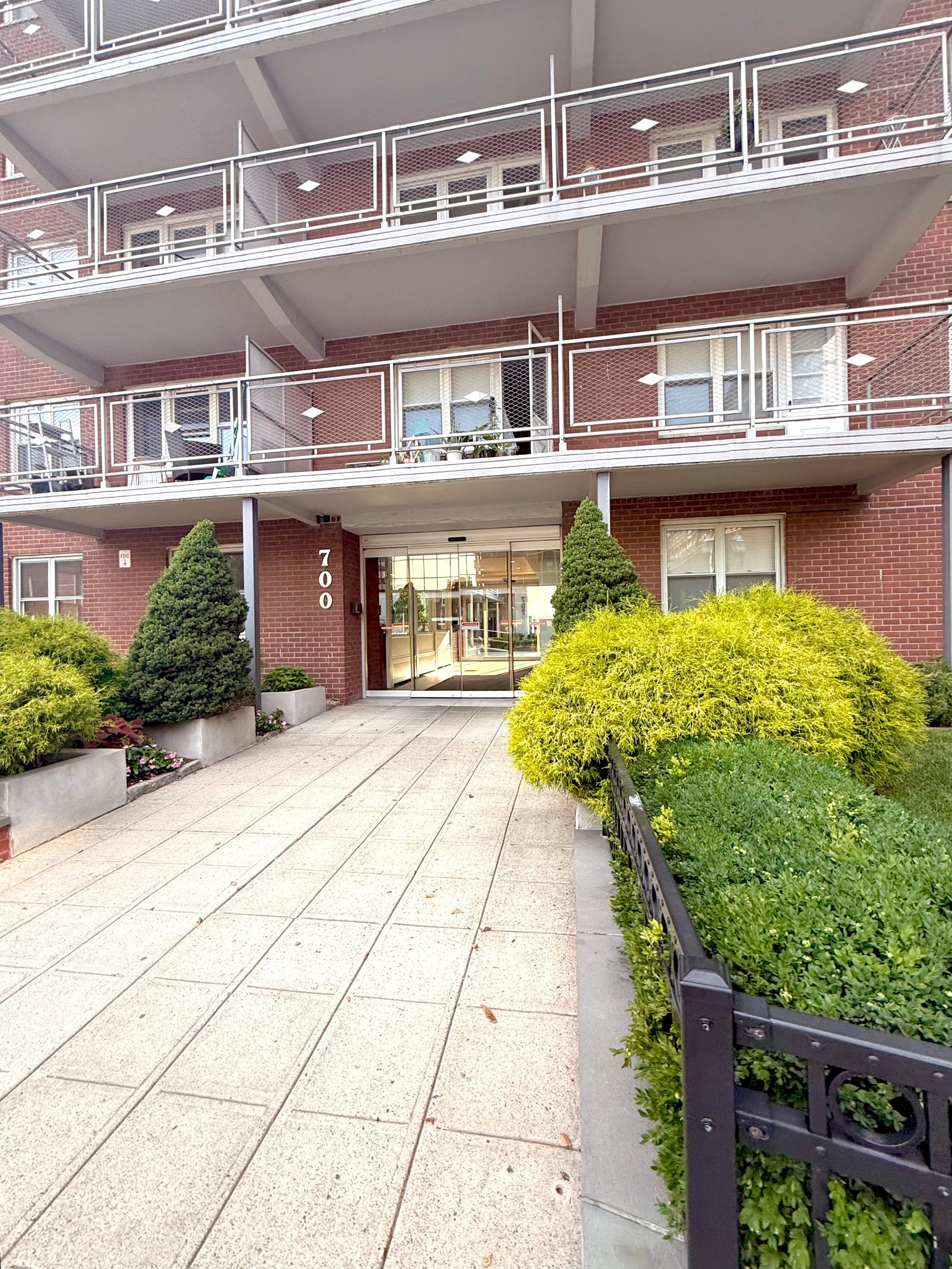  700 Summer St APT 9M