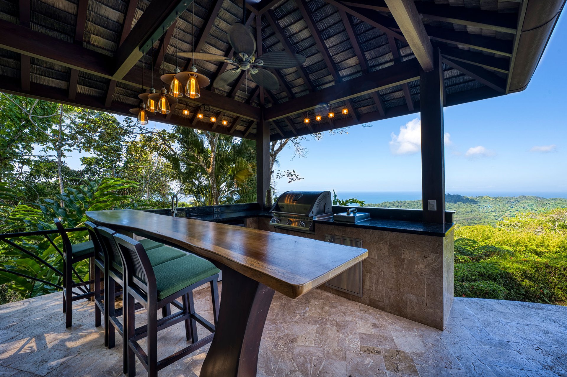 Casa Bambú – LUXURY 5 BEDROOM ESTATE WITH EXCEPTIONAL OCEAN VIEWS