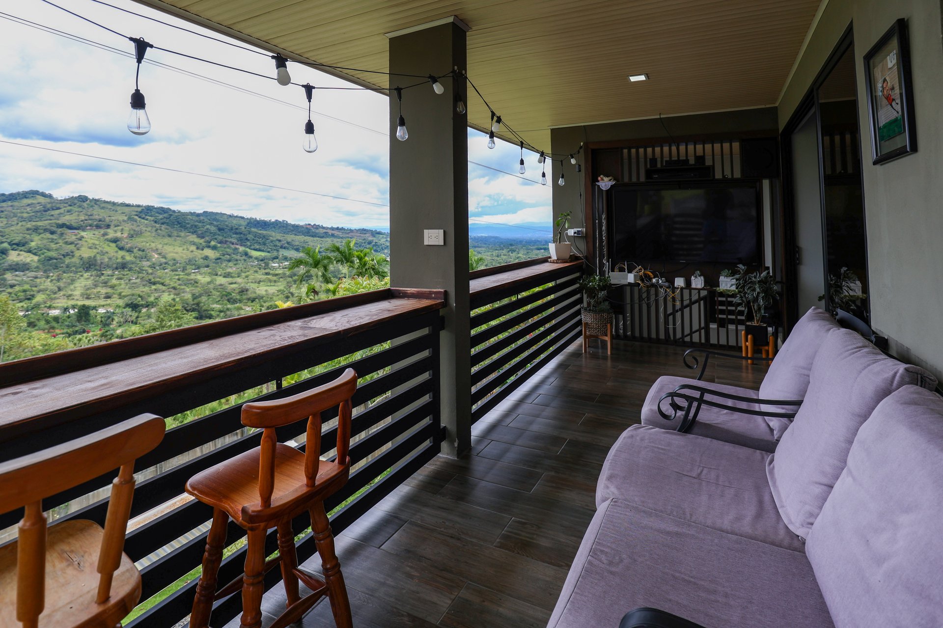 5-BEDROOM CHIRRIPO MOUNTAIN VIEW HOME WITH EASY ACCESS, PREMIUM FINISHES, FRUIT TREES AND LANSCAPED – 0.22 ACRES