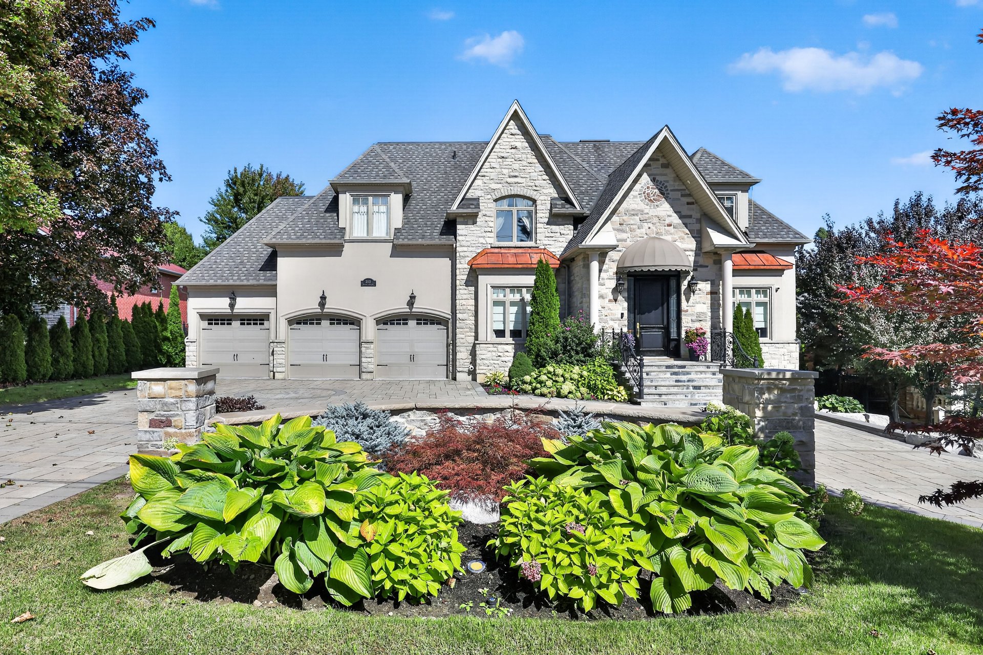 2513 Sharon Cres