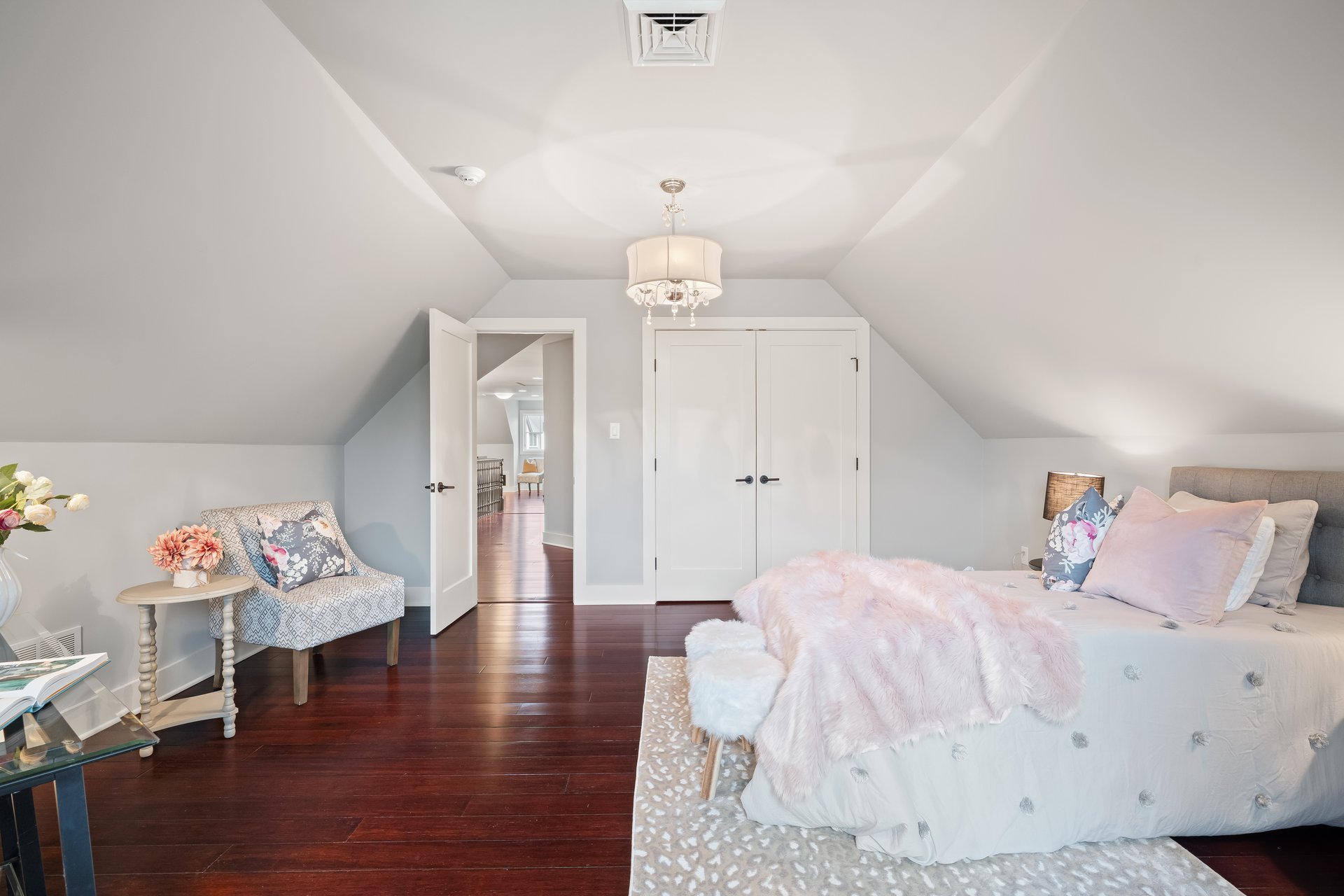 2687 Avenue Du Vlg