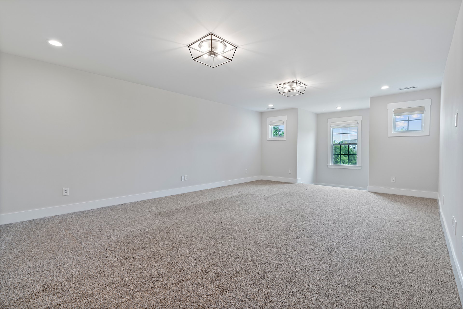 SPACE SPACE SPACE with a Luxury feel! Office AND Bonus Room!Office AND Bonus Room!