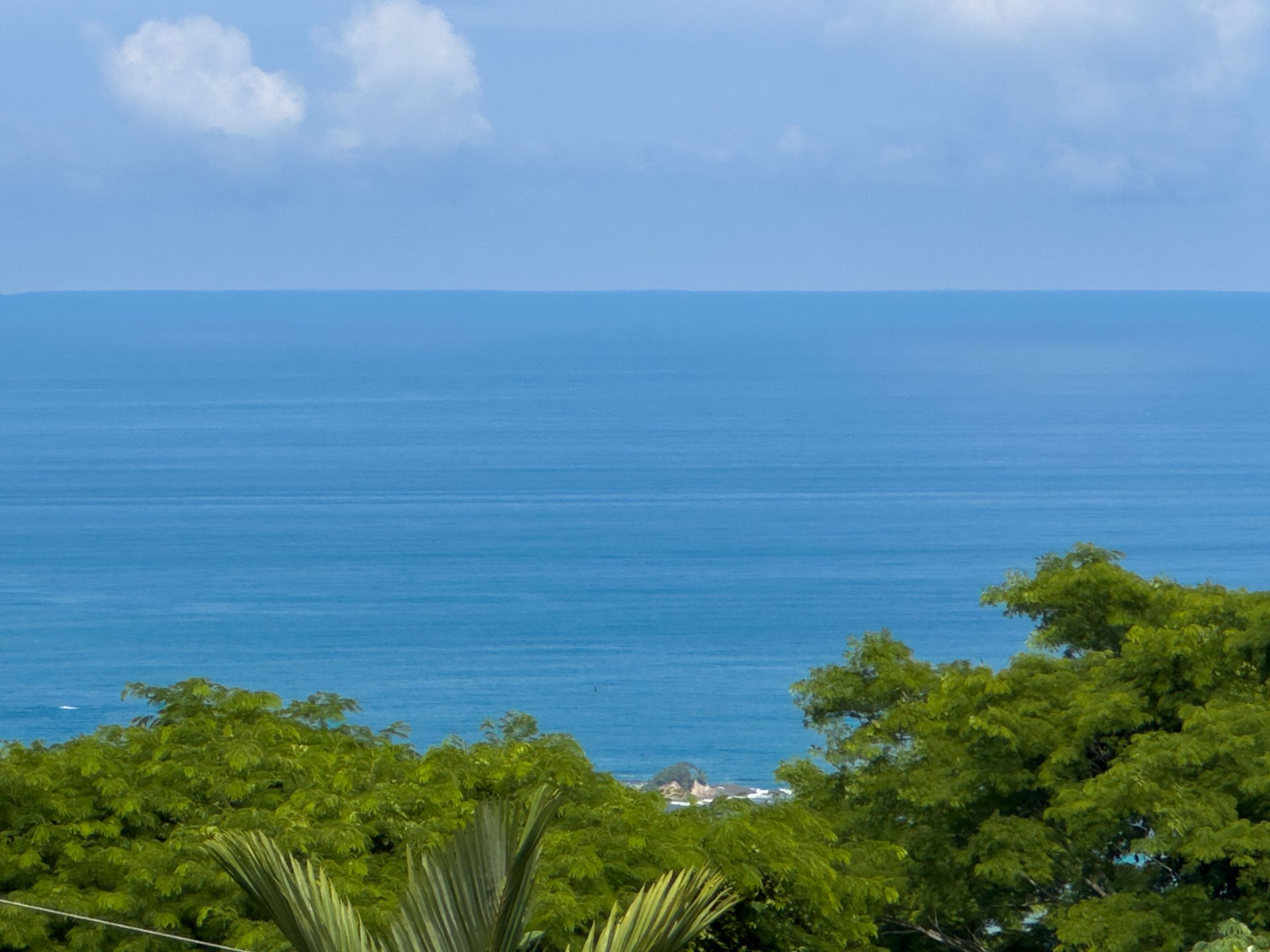 Stylish 4 bedroom home in the popular Dominicalito community, 7 minutes to the beach