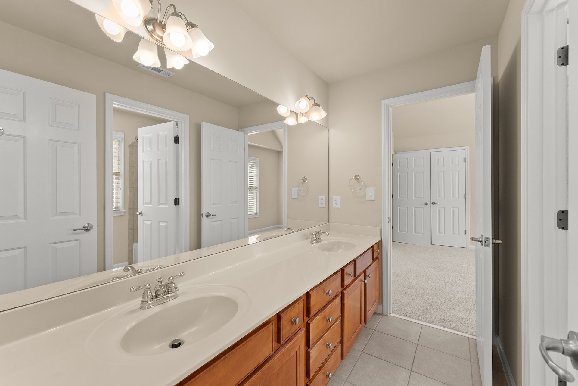 7534 Mossy Log Ct, Flowery Branch, GA 30542