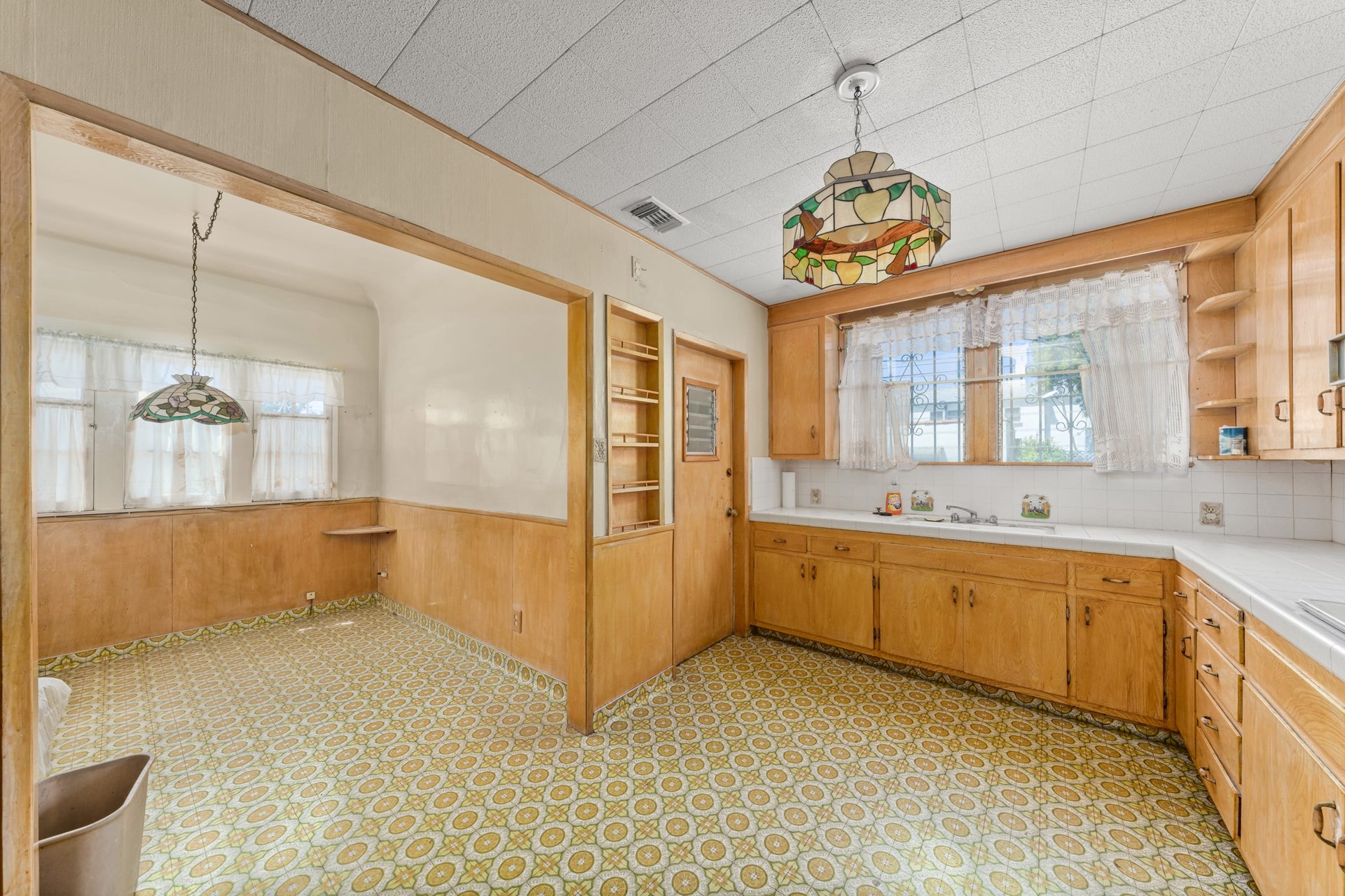361 S Bundy Dr, Brentwood