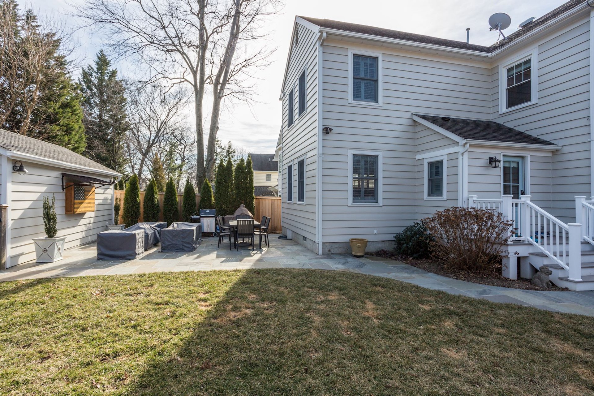 2435 Davis Ave