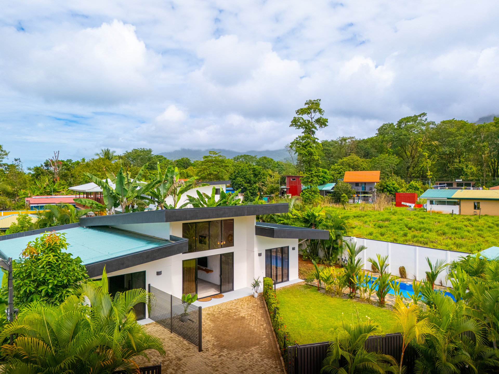 Modern 3 Bedroom Home - Walking distance to it all!