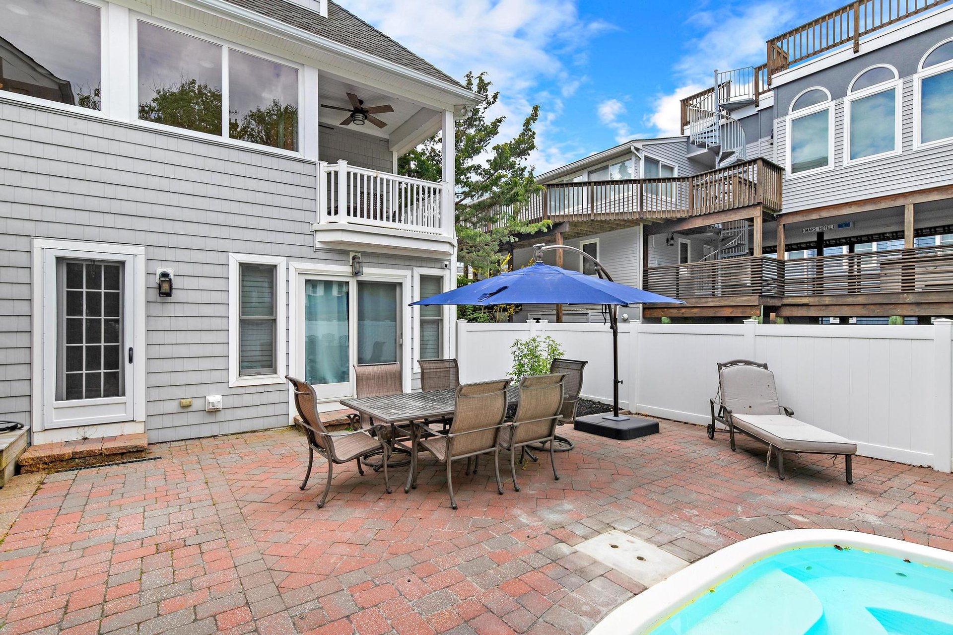119 Dolphin Ave