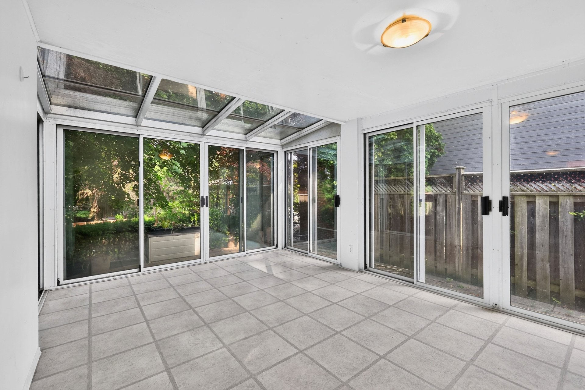 975 Cresthampton Lane