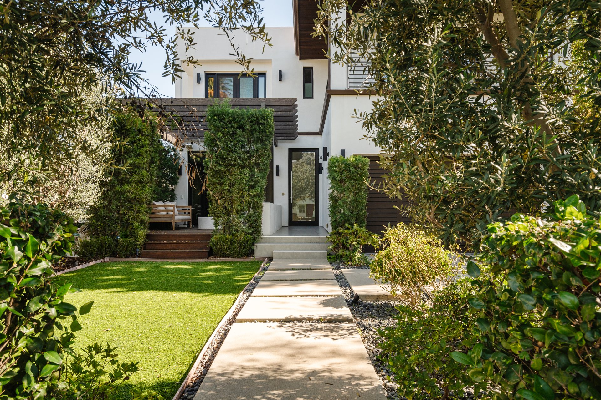 536 N Arden Blvd, Larchmont