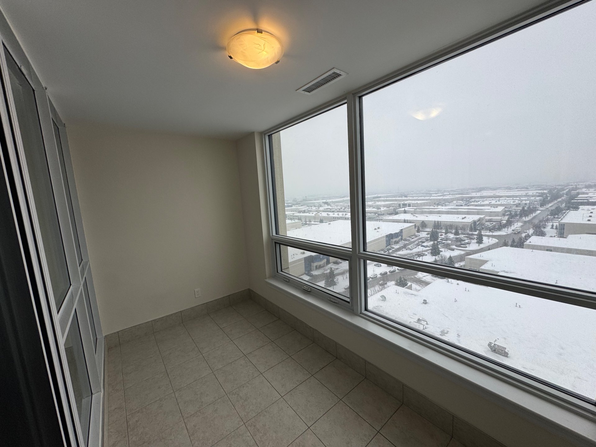 9075 Jane St Unit: 1606