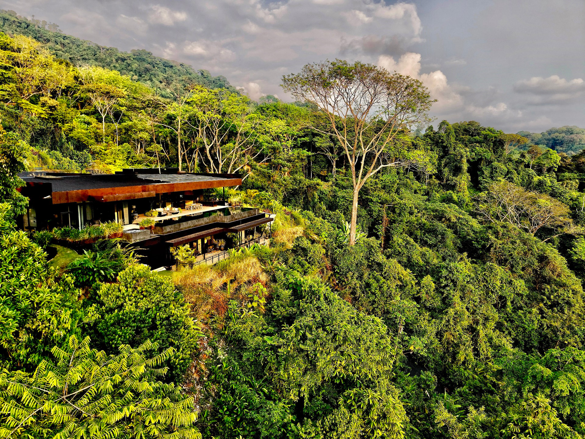 Uvita Black House