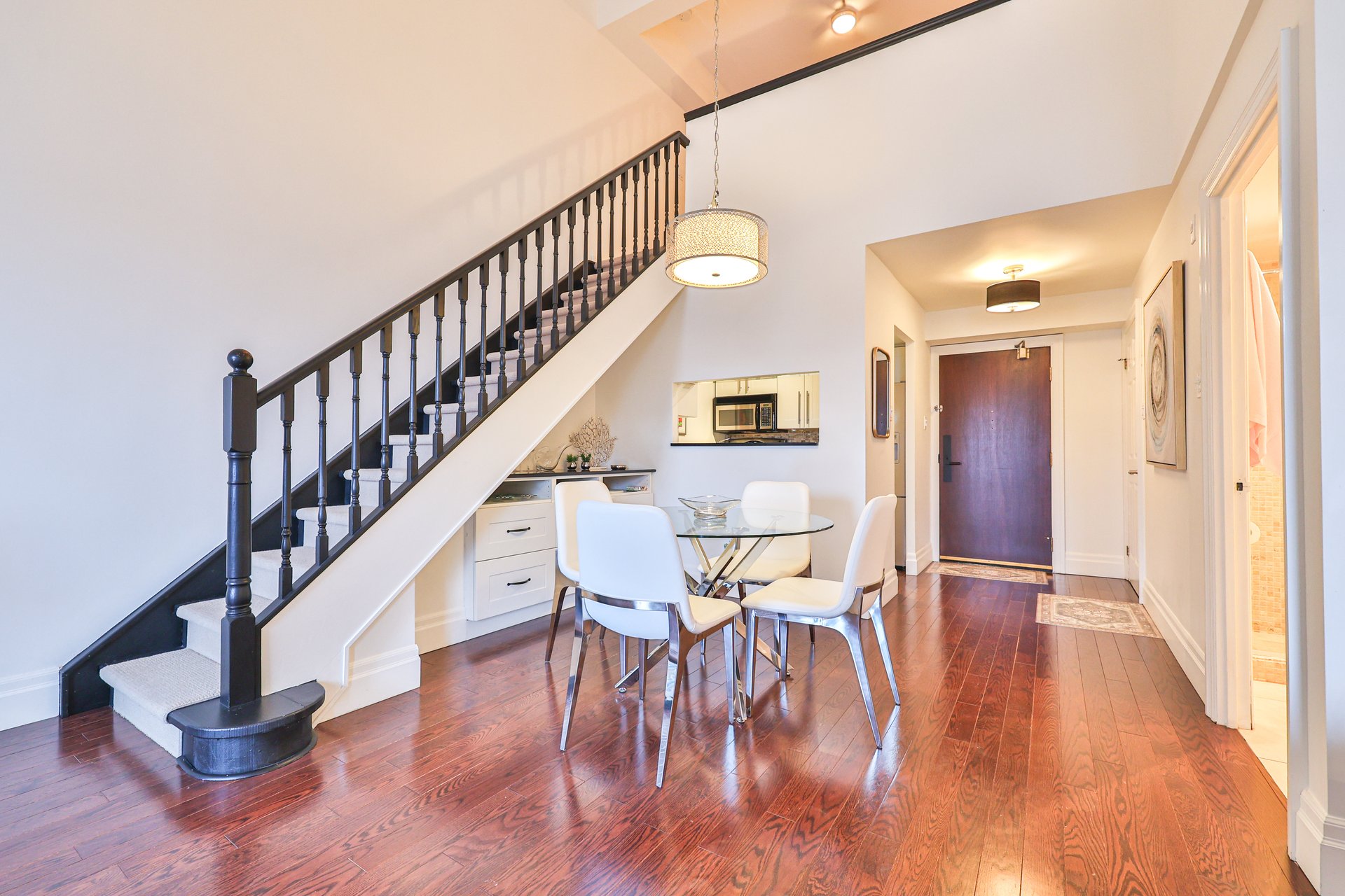 404-185 Robinson Street, Oakville