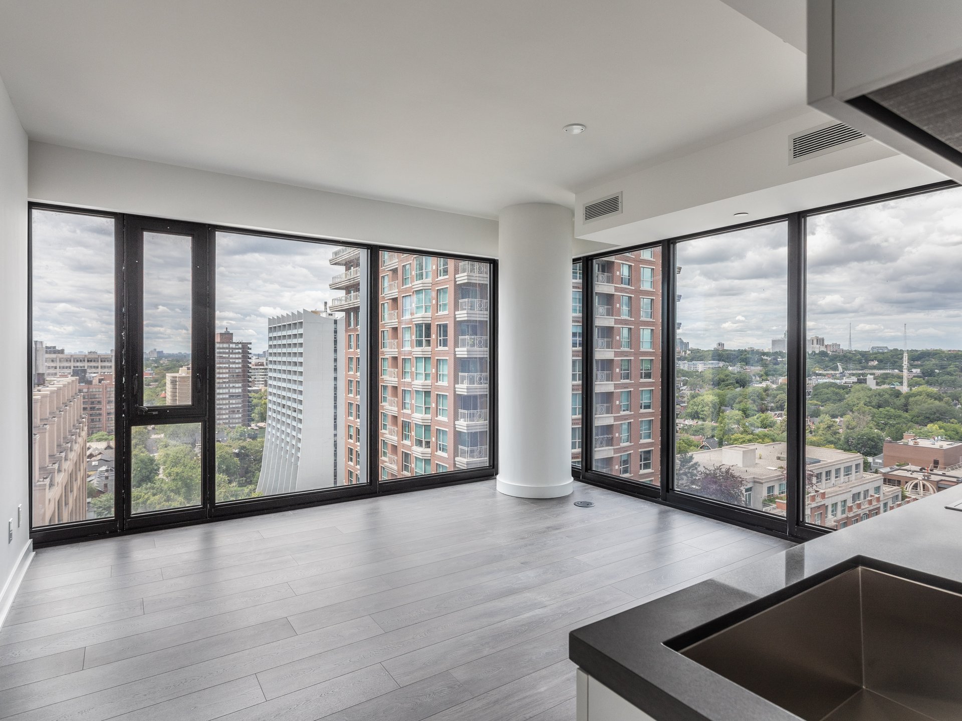 Cumberland Tower Suite 1812