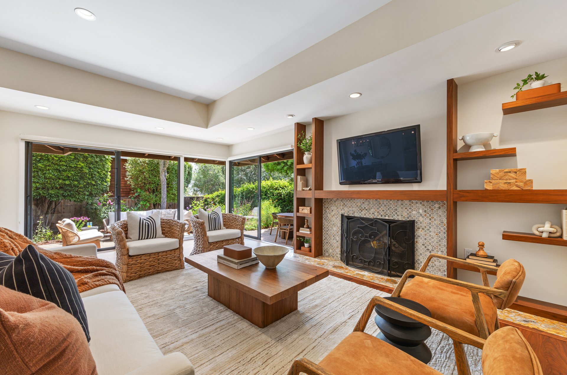 Inviting and Updated - Picturesque Grounds